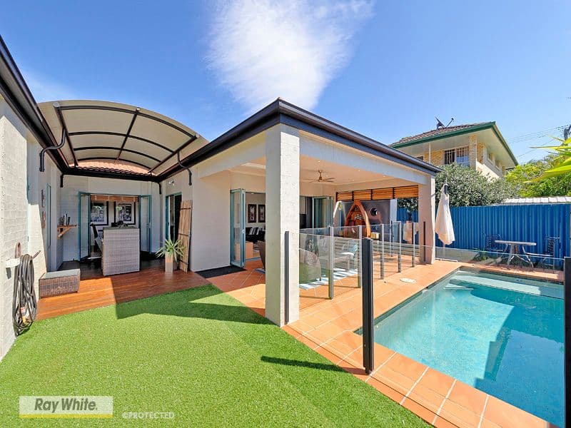 2 Frawley Street, Scarborough QLD 4020, Scarborough - Thumbnail 2