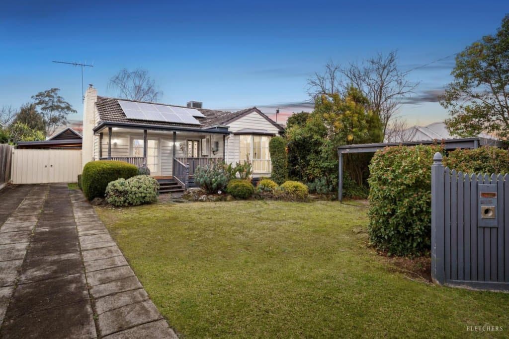 15 Keith Grove, Ringwood - Image 1