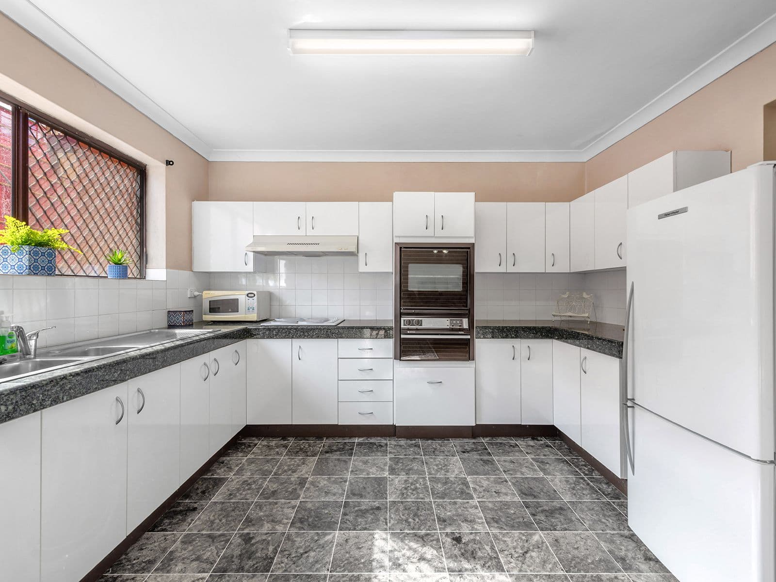 70 Kirkland Avenue, Coorparoo QLD 4151, Coorparoo - Thumbnail 3