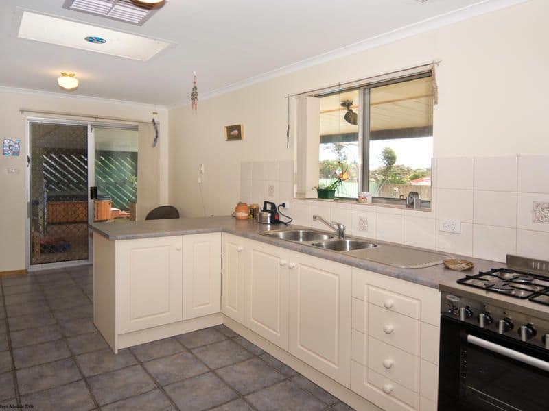 3 Kerry Street, CHRISTIES BEACH SA 5165, Christies Beach - Thumbnail 2