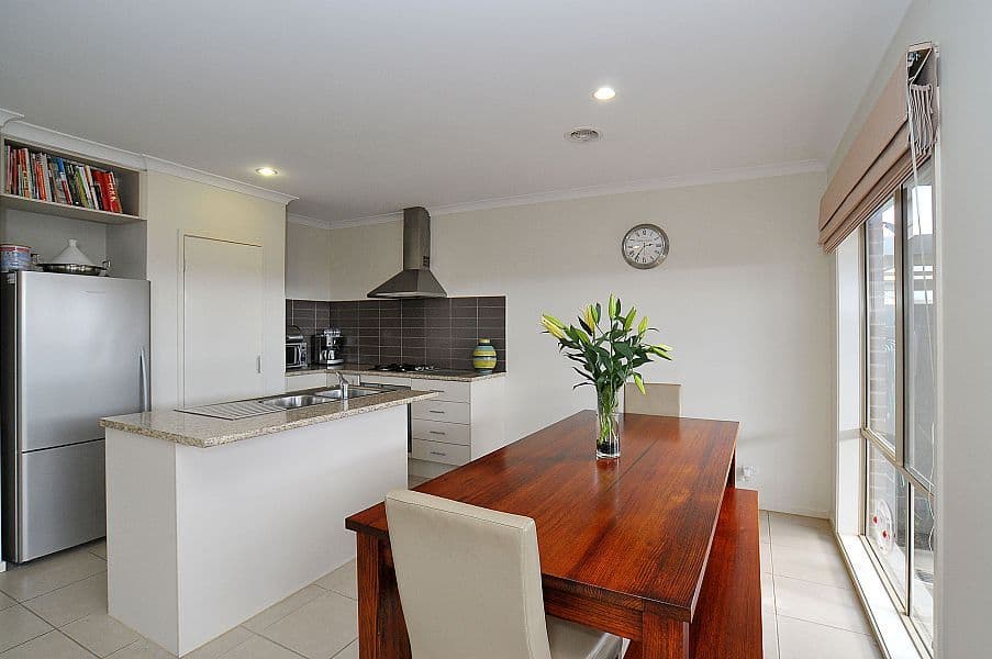 9 Joelson Avenue, SCORESBY VIC 3179, Scoresby - Thumbnail 2