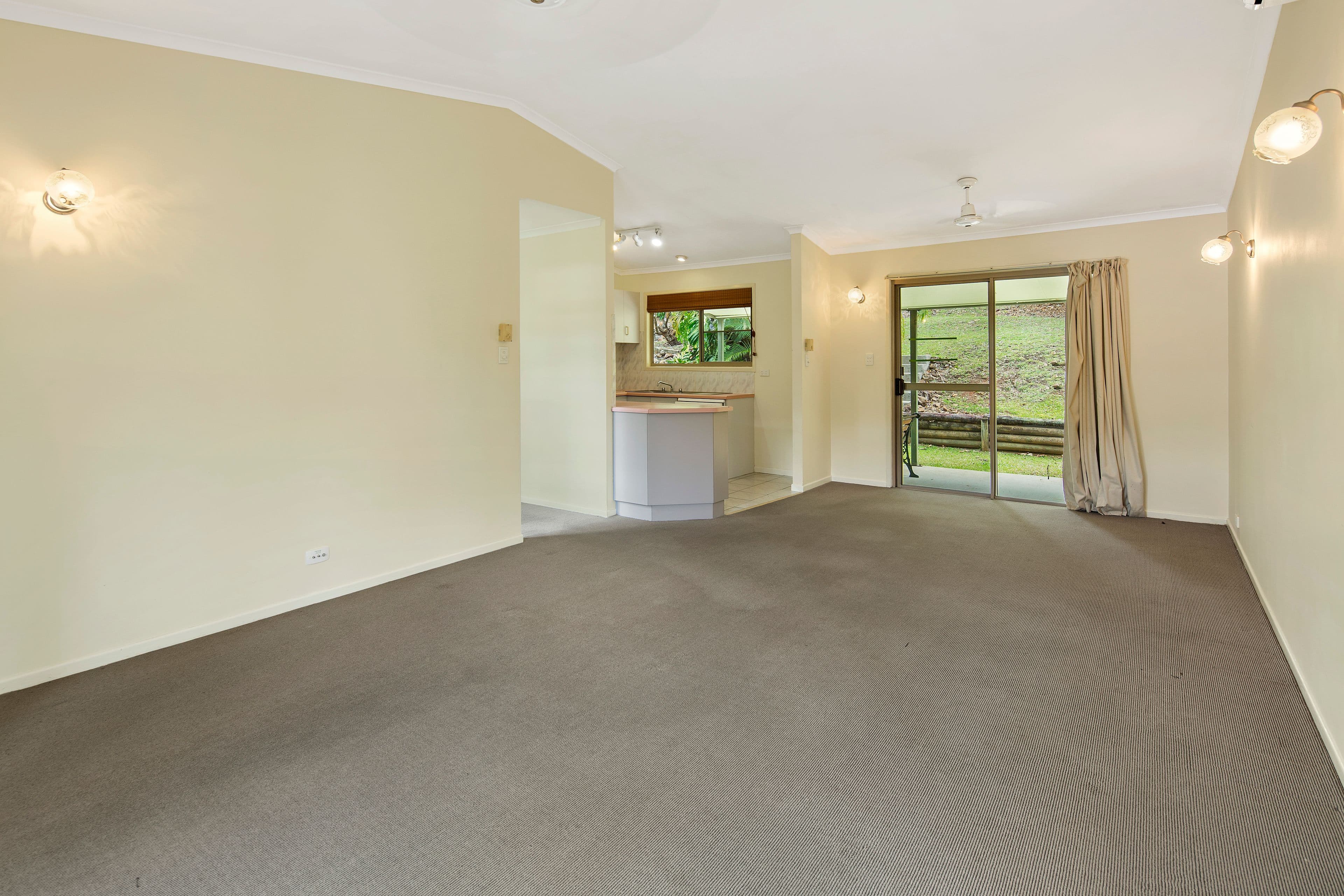 21 Sandpiper Crescent, Jubilee Pocket QLD 4802, Jubilee Pocket - Thumbnail 2