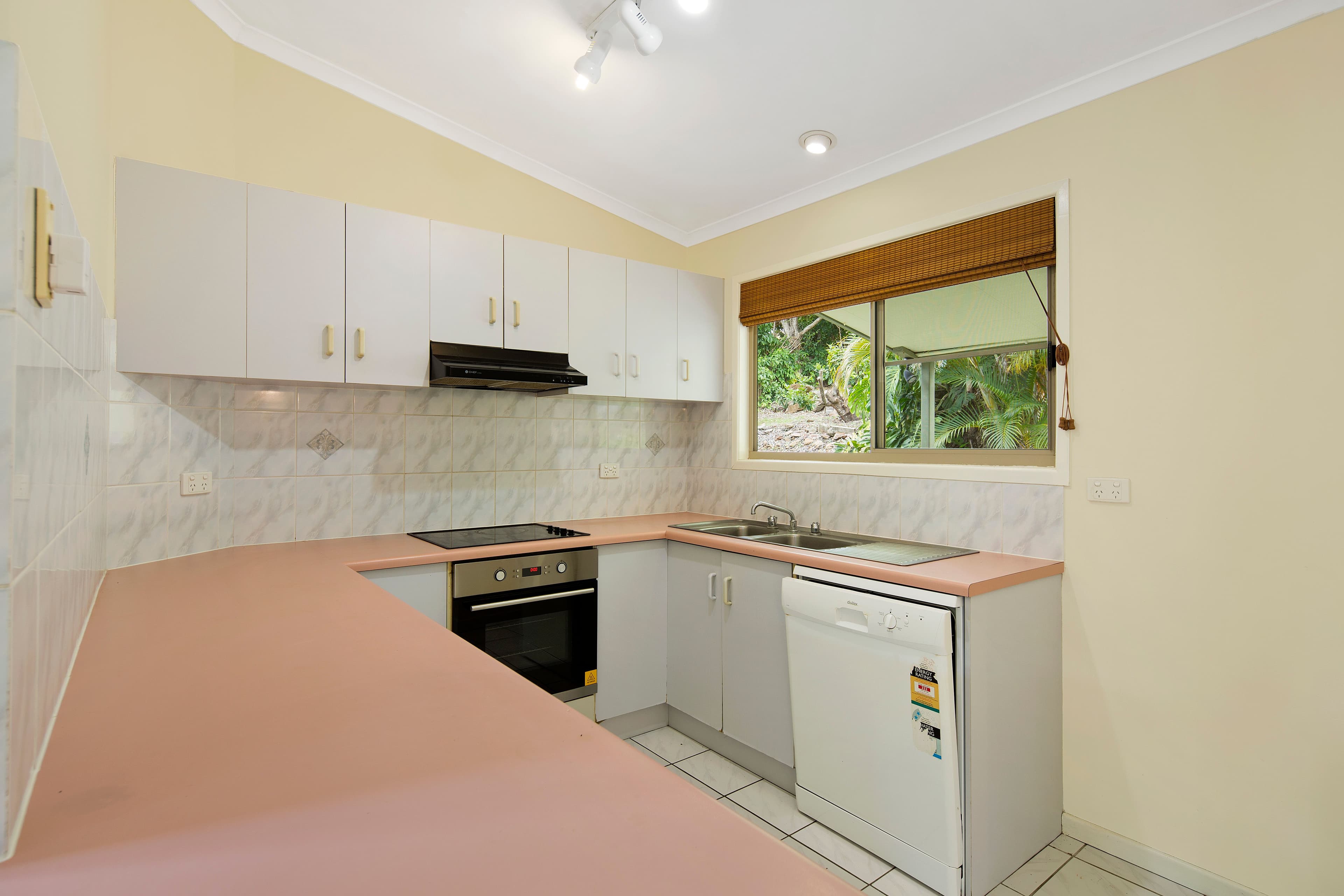 21 Sandpiper Crescent, Jubilee Pocket QLD 4802, Jubilee Pocket - Thumbnail 3