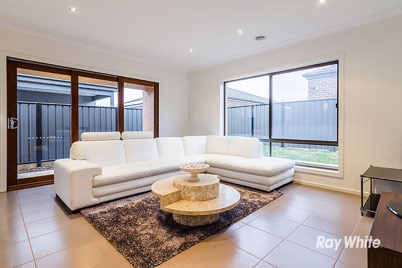 5 Cob Terrace, Clyde North VIC 3978, Clyde North - Thumbnail 4