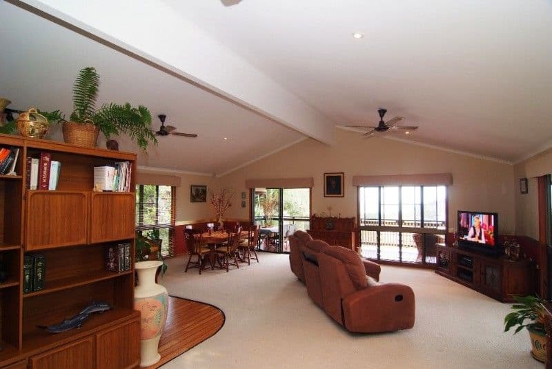 19 Country Road, CANNONVALE QLD 4802, Cannonvale - Thumbnail 8