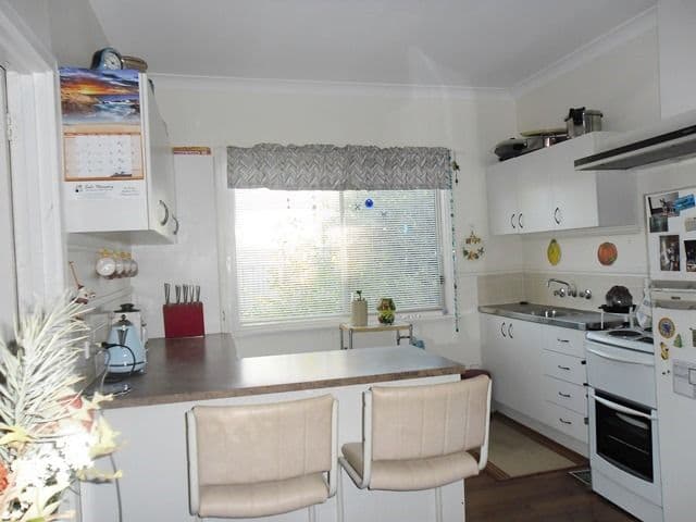 11 Caron Street, CARNAMAH WA 6517, Carnamah - Thumbnail 2
