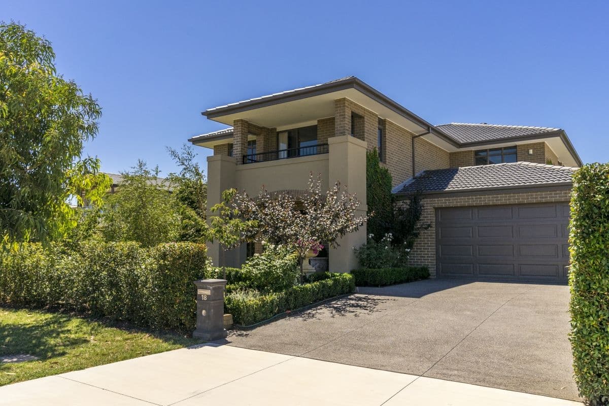 18 Traminer Row, Werribee VIC 3030, Werribee - Thumbnail 2