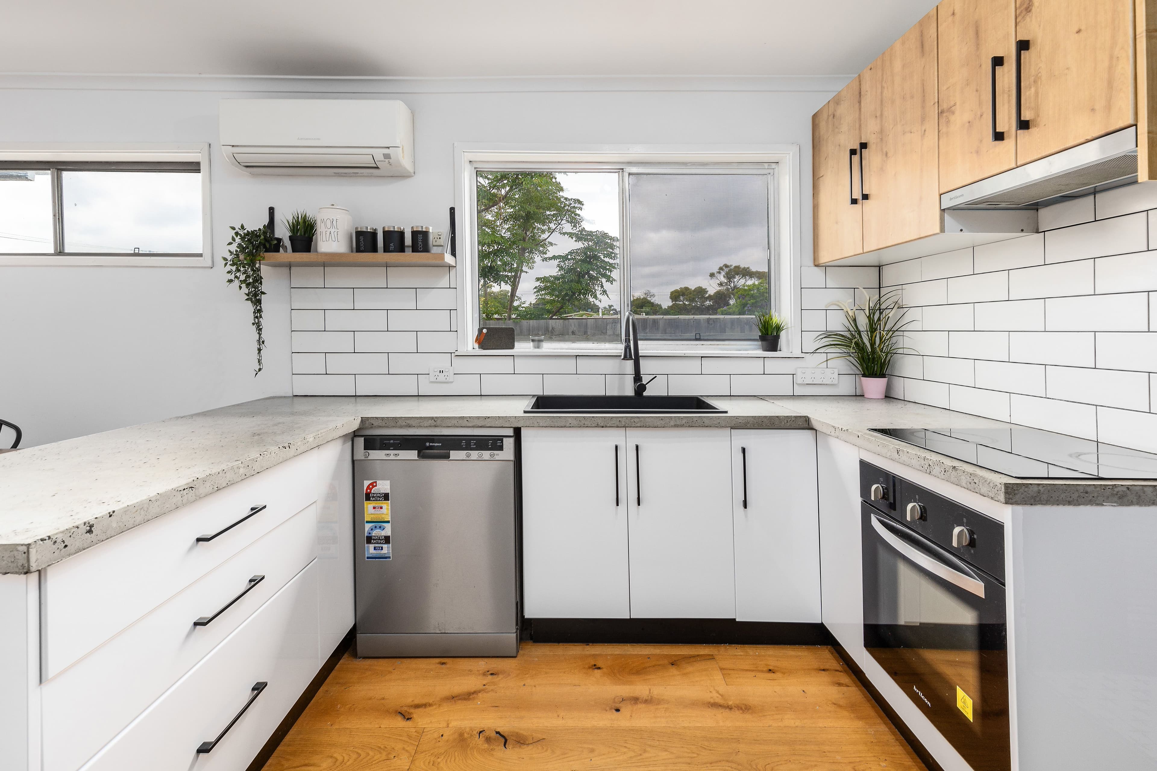 202 Ninth Avenue South, Rosebud VIC 3939, Rosebud - Thumbnail 3