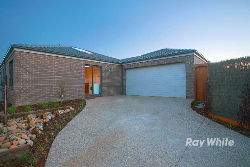 24 Thunderbolt Drive, CRANBOURNE VIC 3977, Cranbourne East - Thumbnail 3