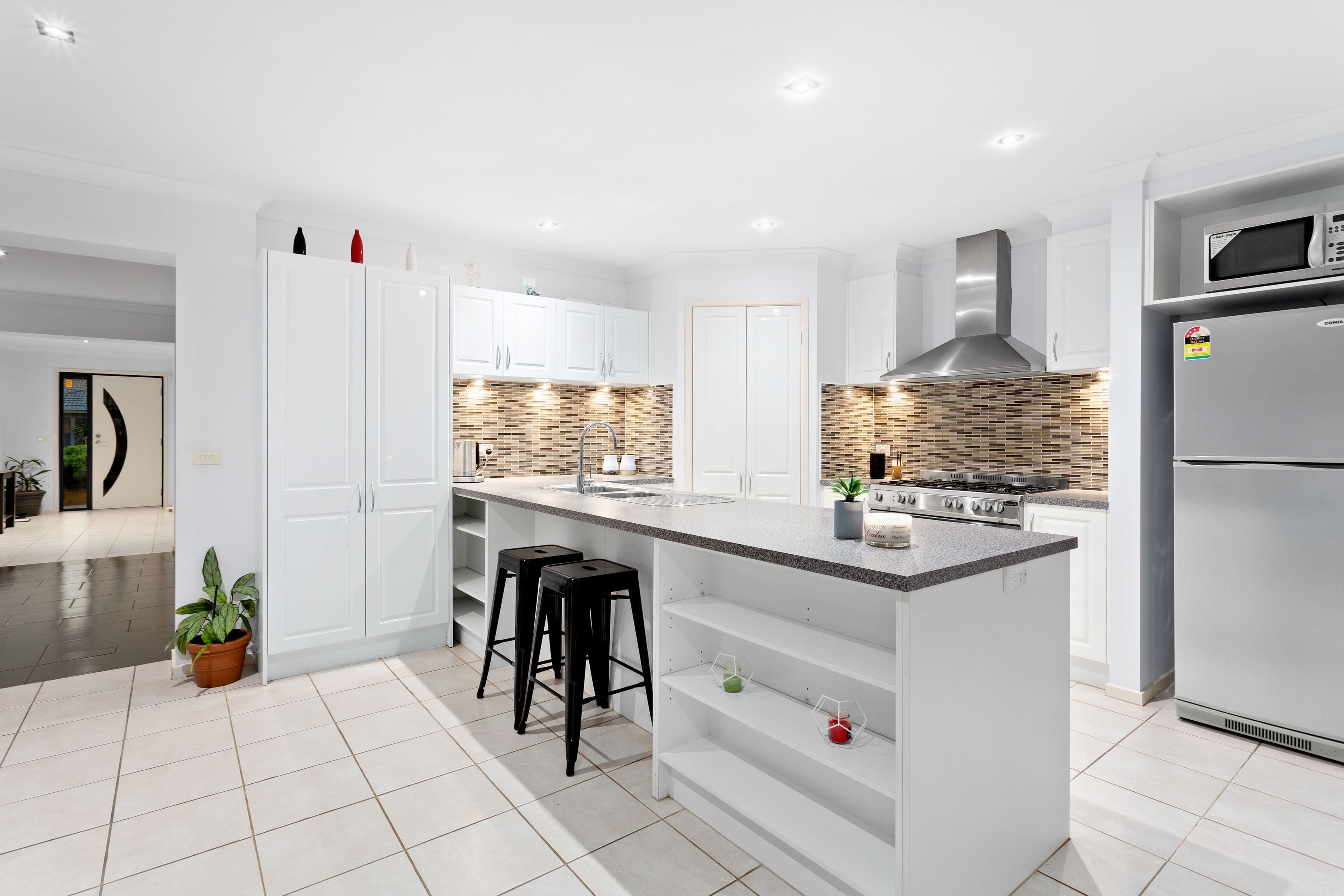 16 Gallery Way, Pakenham VIC 3810, Pakenham - Thumbnail 4