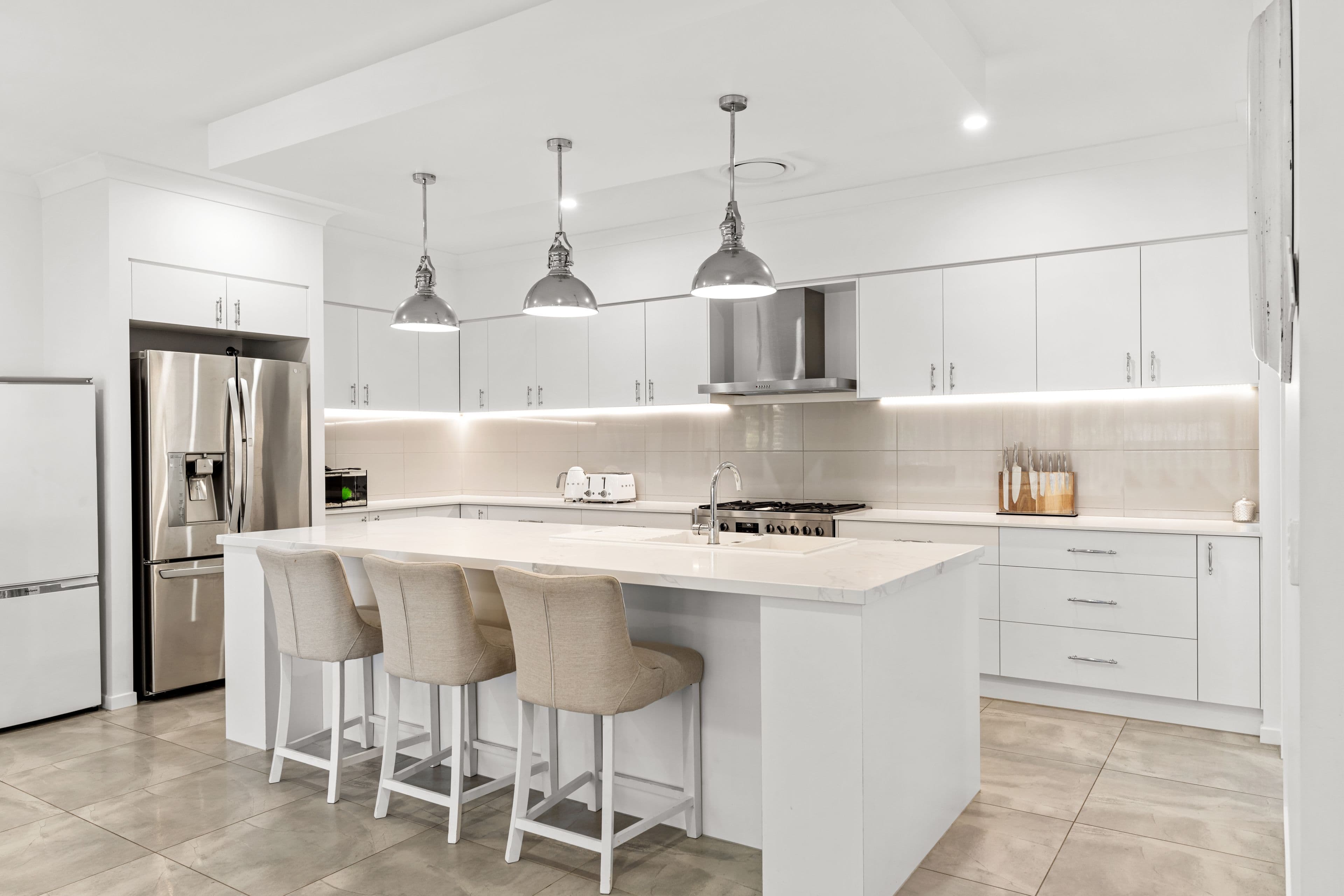 6 Ocean Place, Beachmere QLD 4510, Beachmere - Thumbnail 2