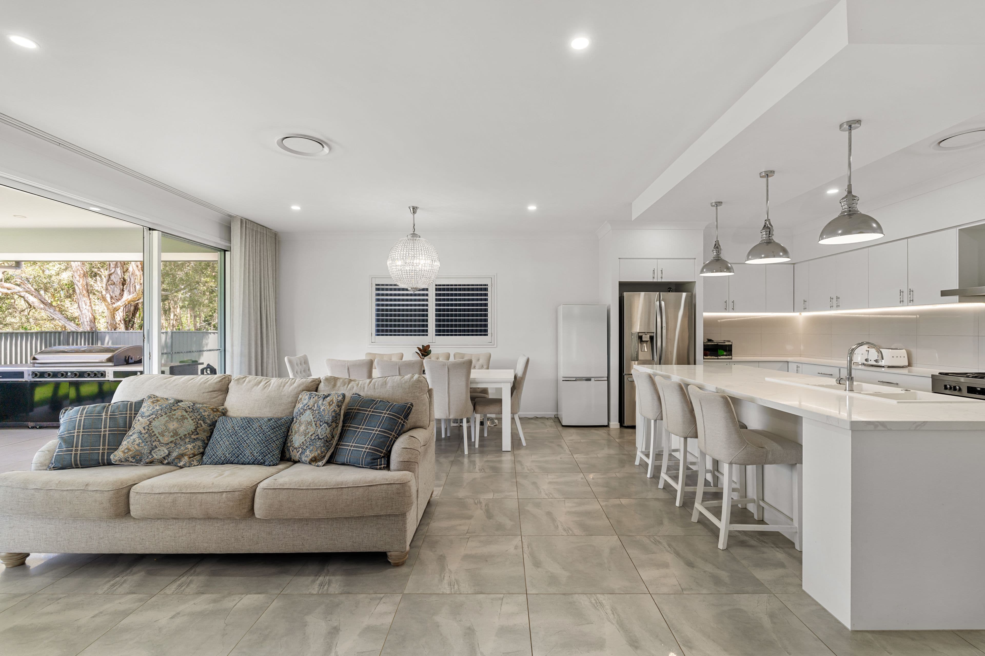 6 Ocean Place, Beachmere QLD 4510, Beachmere - Thumbnail 3