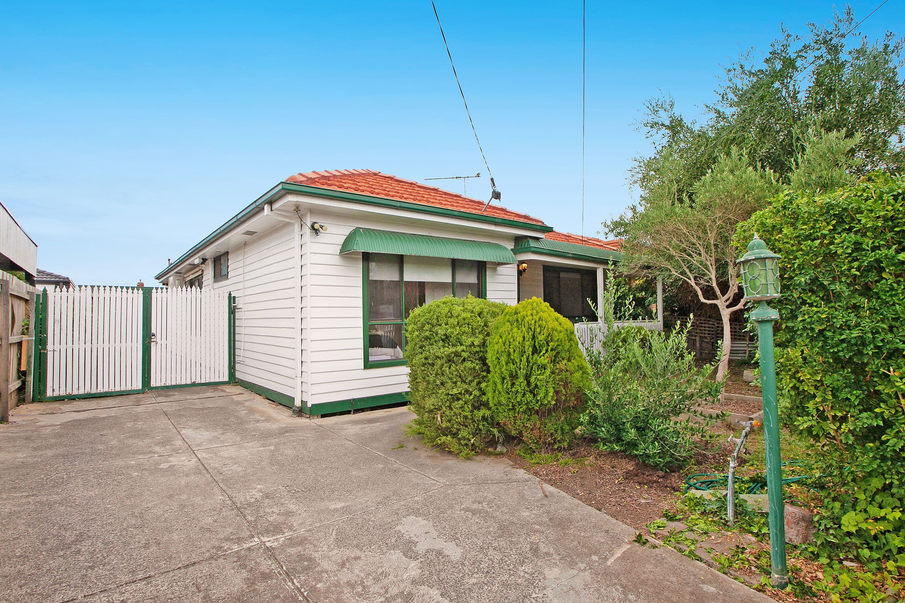27 Liston Avenue, Reservoir VIC 3073, Reservoir - Thumbnail 2