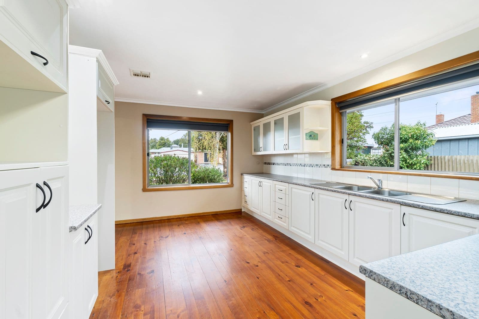49 Polwarth Street South, Colac VIC 3250, Colac - Thumbnail 3