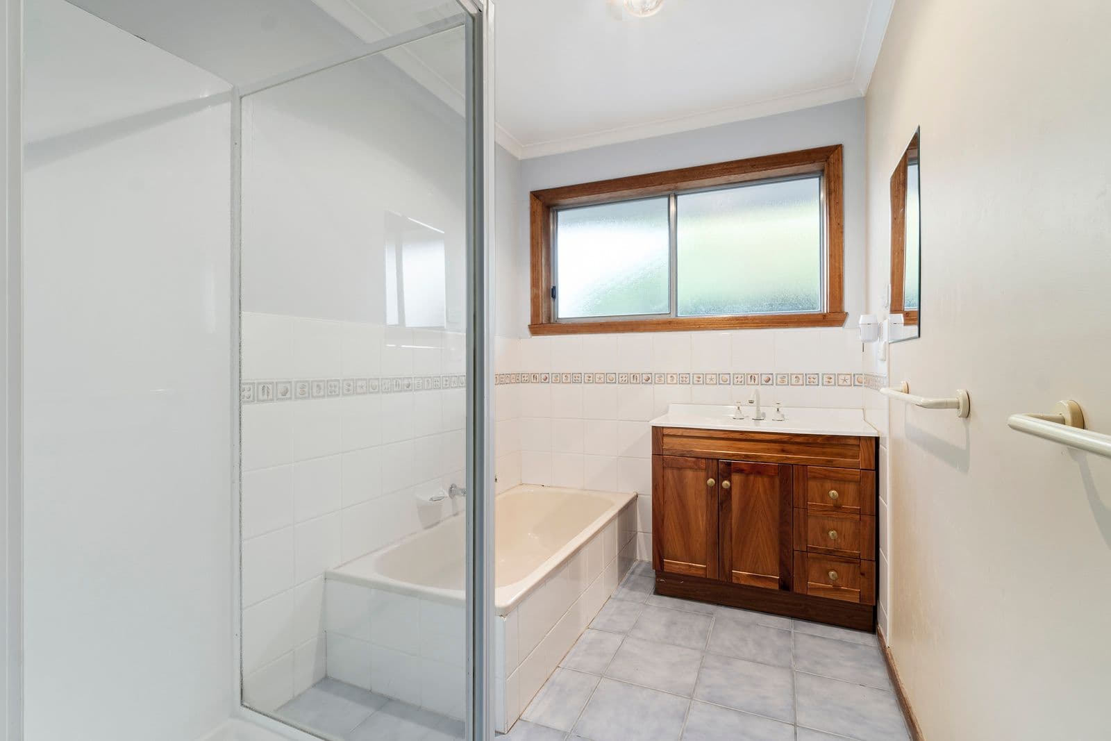 49 Polwarth Street South, Colac VIC 3250, Colac - Thumbnail 6