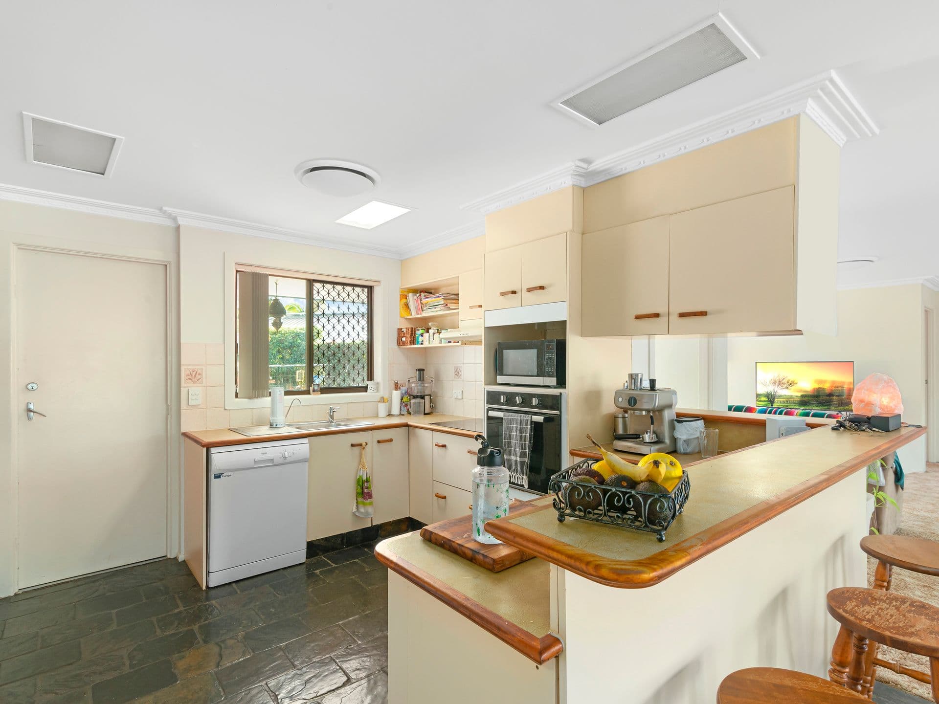 18 Harris Court, Currumbin Waters QLD 4223, Currumbin Waters - Thumbnail 4