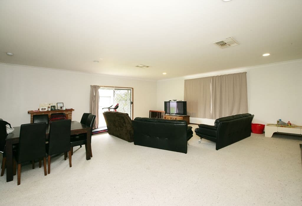 2 Fernleigh Road, Mount Austin NSW 2650, Mount Austin - Thumbnail 2