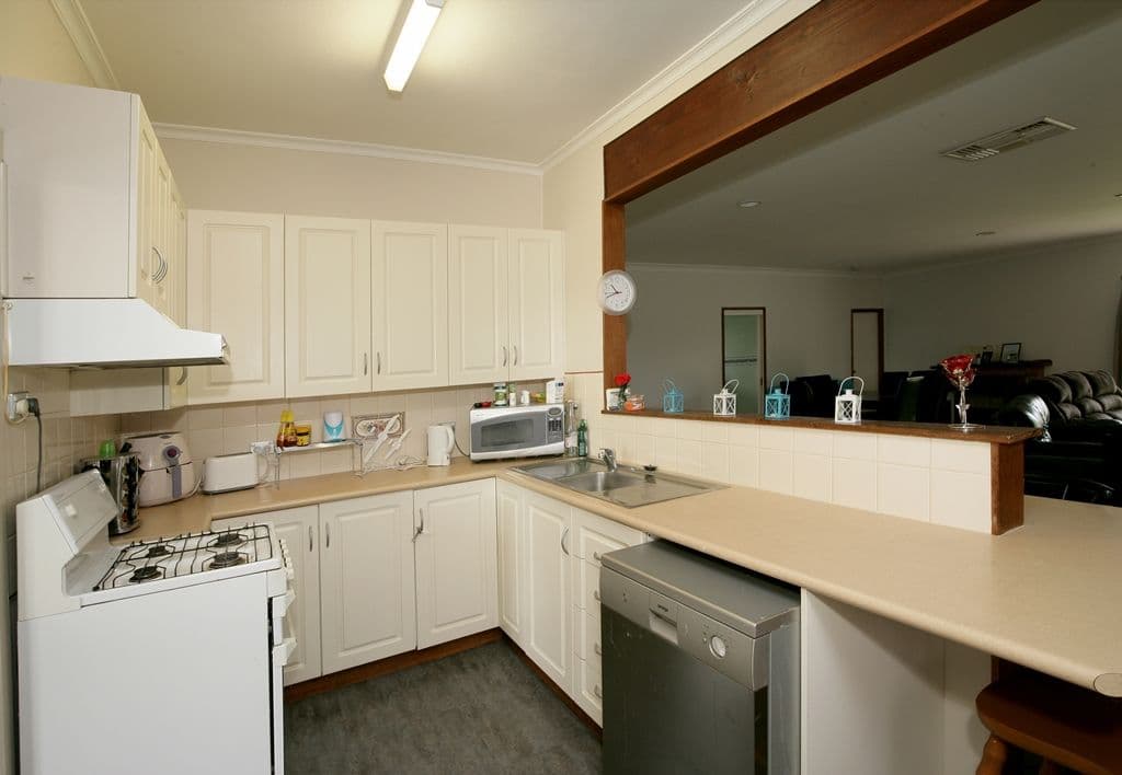 2 Fernleigh Road, Mount Austin NSW 2650, Mount Austin - Thumbnail 3
