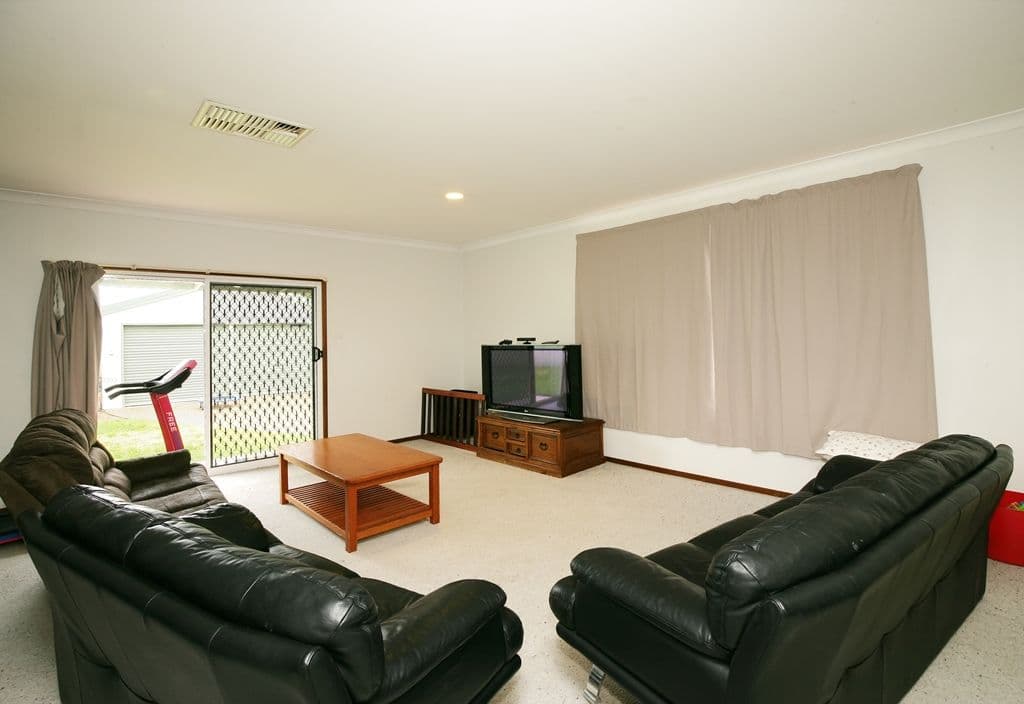 2 Fernleigh Road, Mount Austin NSW 2650, Mount Austin - Thumbnail 4