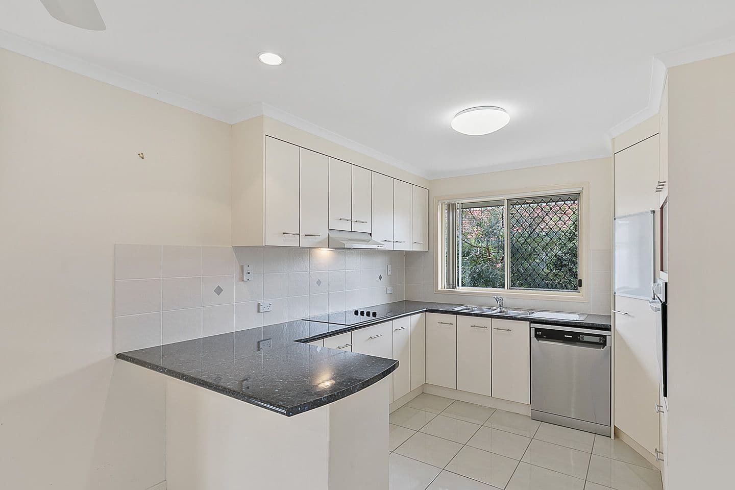 8 Emerald Park Way, Urangan QLD 4655, Urangan - Thumbnail 5