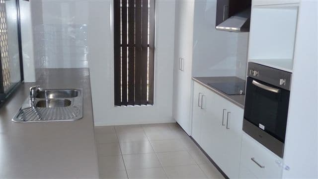 8 Balonne Drive, GLENVALE QLD 4350, Glenvale - Thumbnail 2