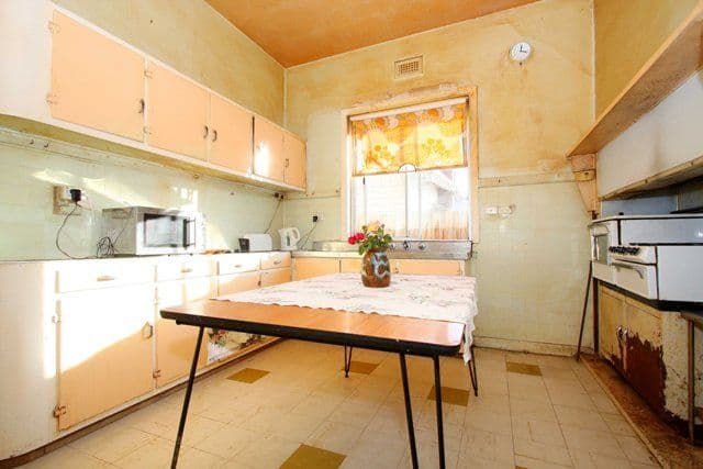 36 Crawley Street, RESERVOIR VIC 3073, Reservoir - Thumbnail 2