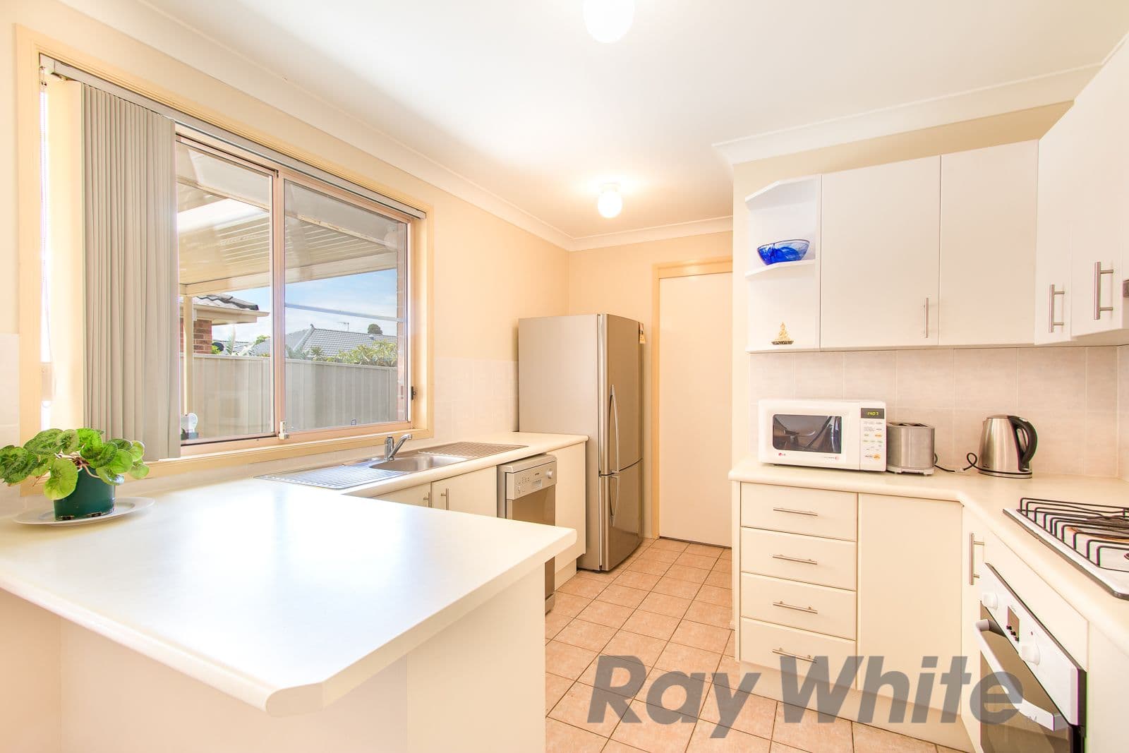 4 Hollingsford Crescent, Carrington - Thumbnail 2