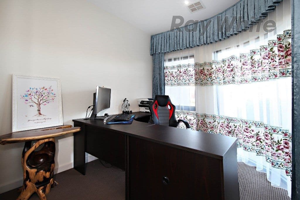 21 Copeland Crescent, Point Cook VIC 3030, Point Cook - Thumbnail 3