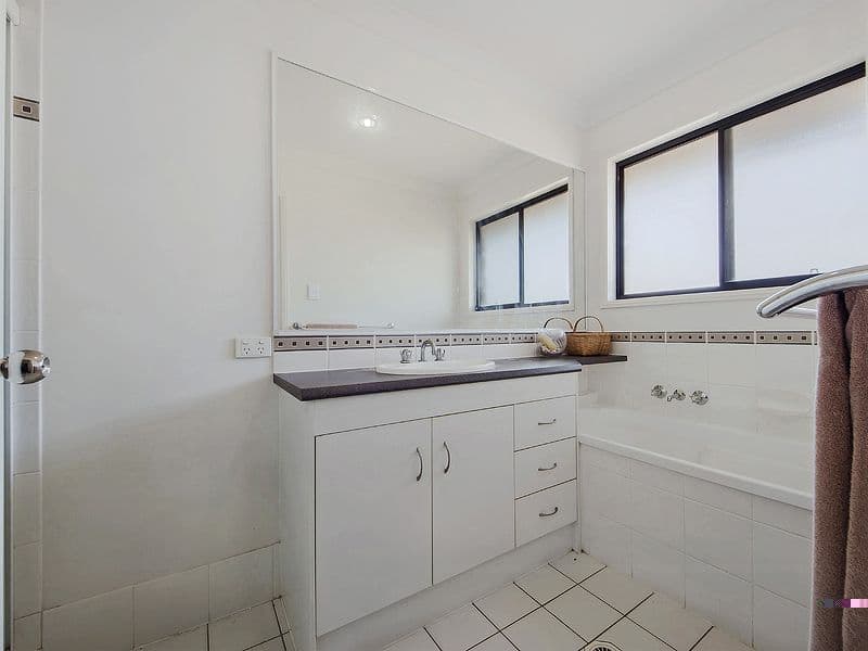 2 Billinghurst Crescent, UPPER COOMERA QLD 4209, Upper Coomera - Thumbnail 2