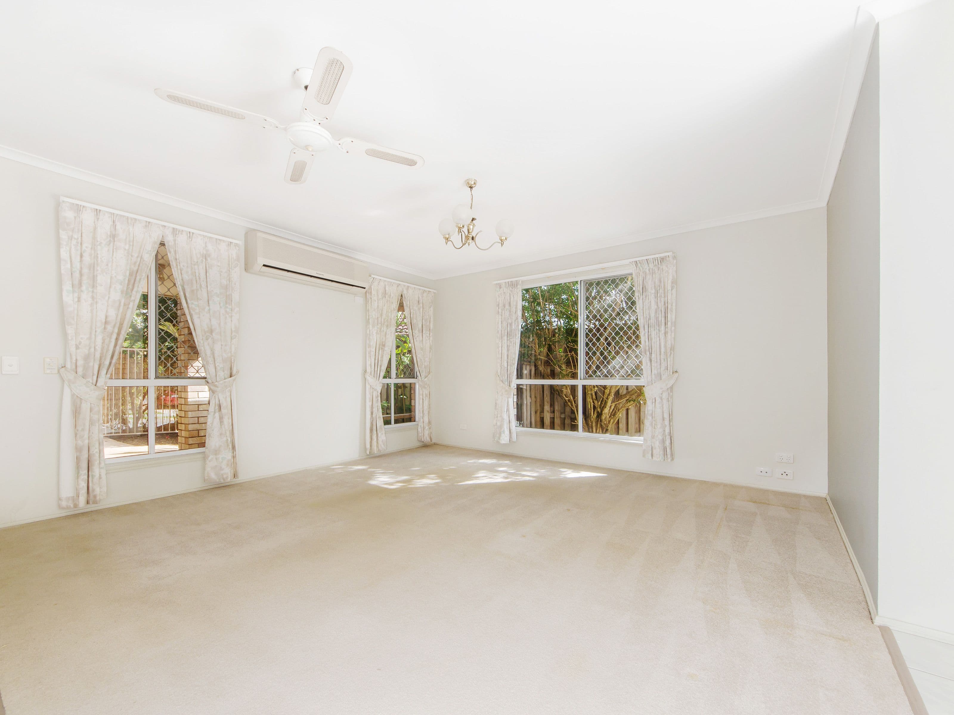 37 Glenside Drive, Robina QLD 4226, Robina - Thumbnail 2