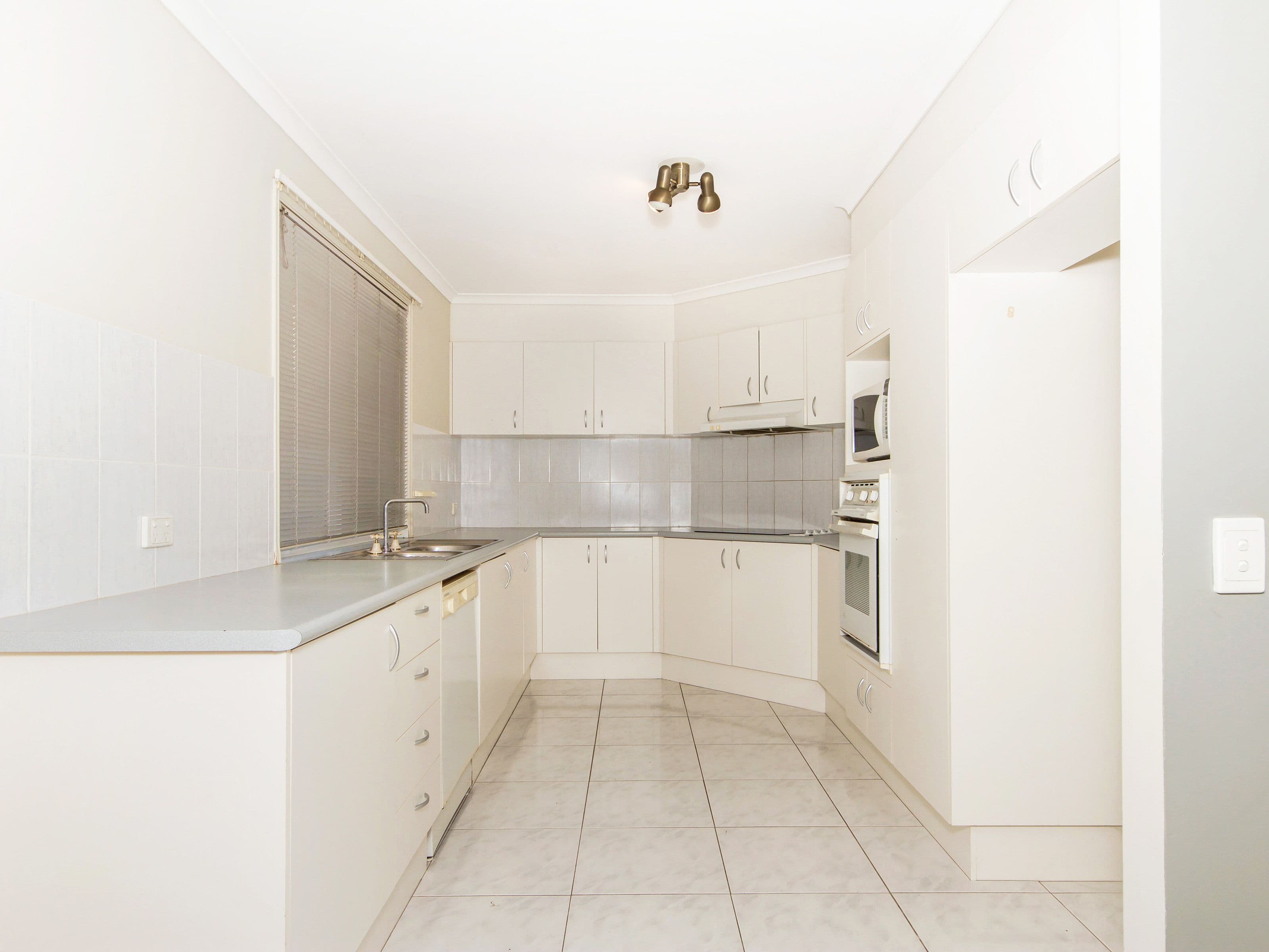 37 Glenside Drive, Robina QLD 4226, Robina - Thumbnail 4