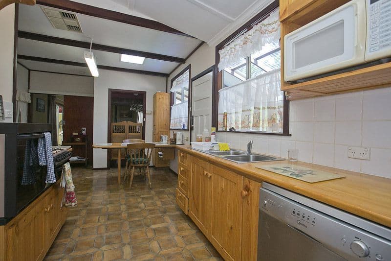 3 Schmitt Road, KALAMUNDA WA 6076, Kalamunda - Thumbnail 4