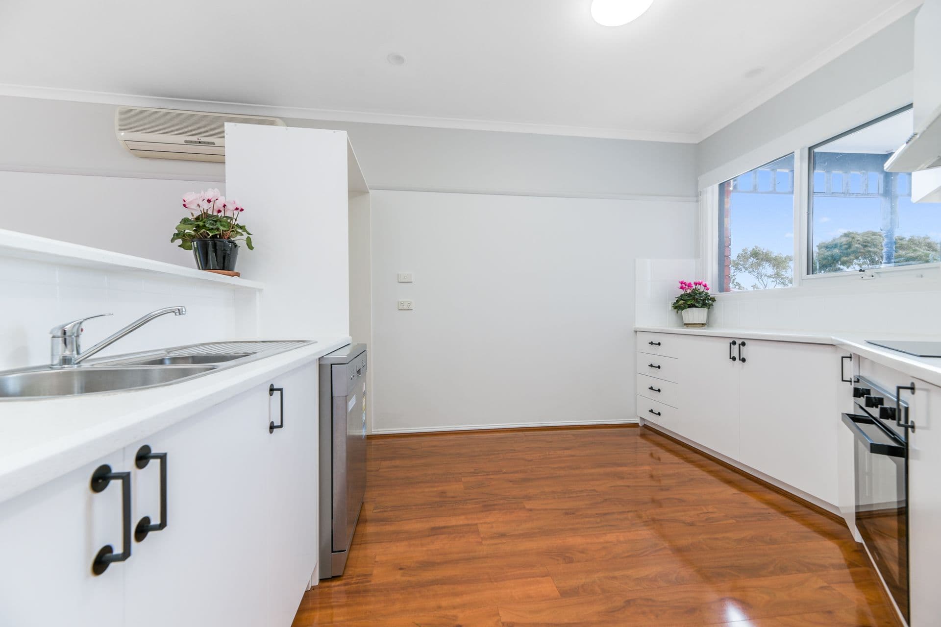 16 Kingsmere Drive, Berwick VIC 3806, Berwick - Thumbnail 3