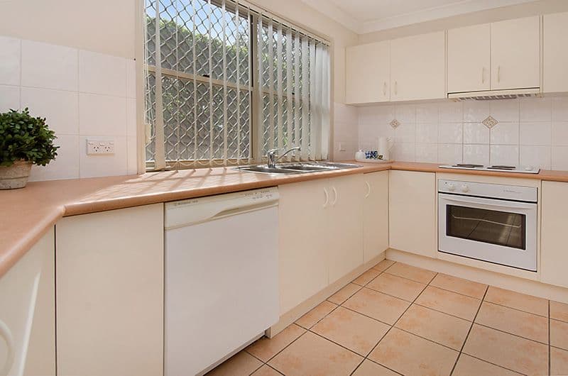 29 Oatland Crescent, HOLLAND PARK QLD 4121, Holland Park West - Thumbnail 4
