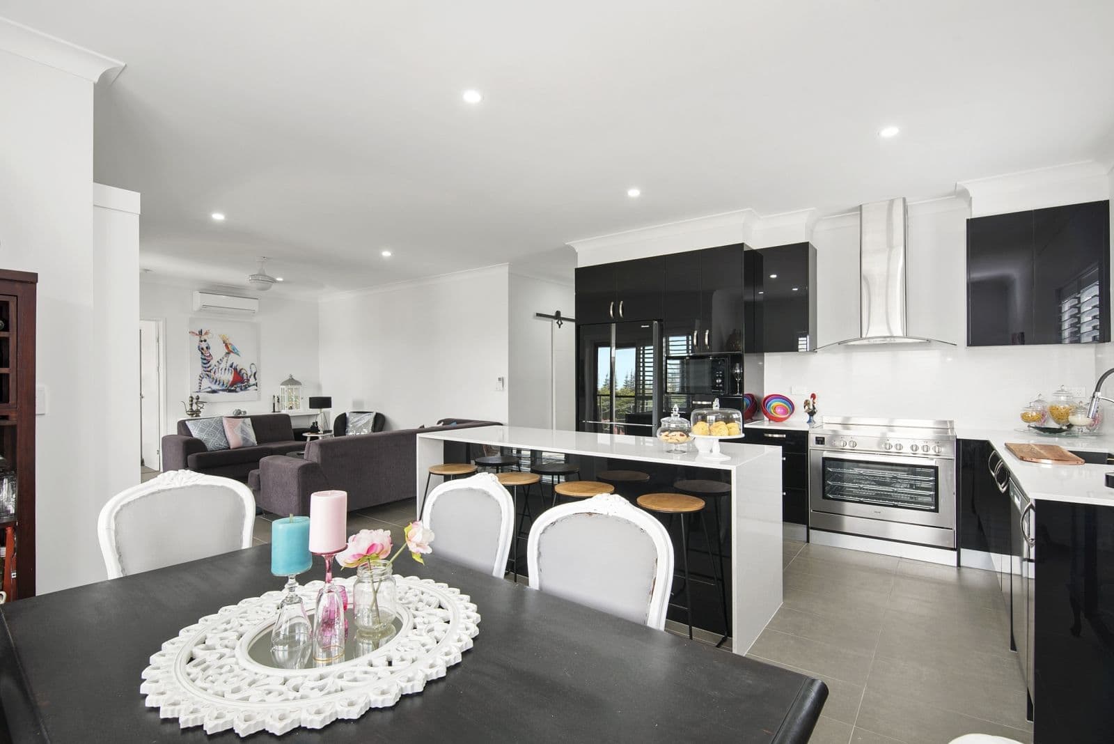 2 Manley Street, Redcliffe QLD 4020, Redcliffe - Thumbnail 2