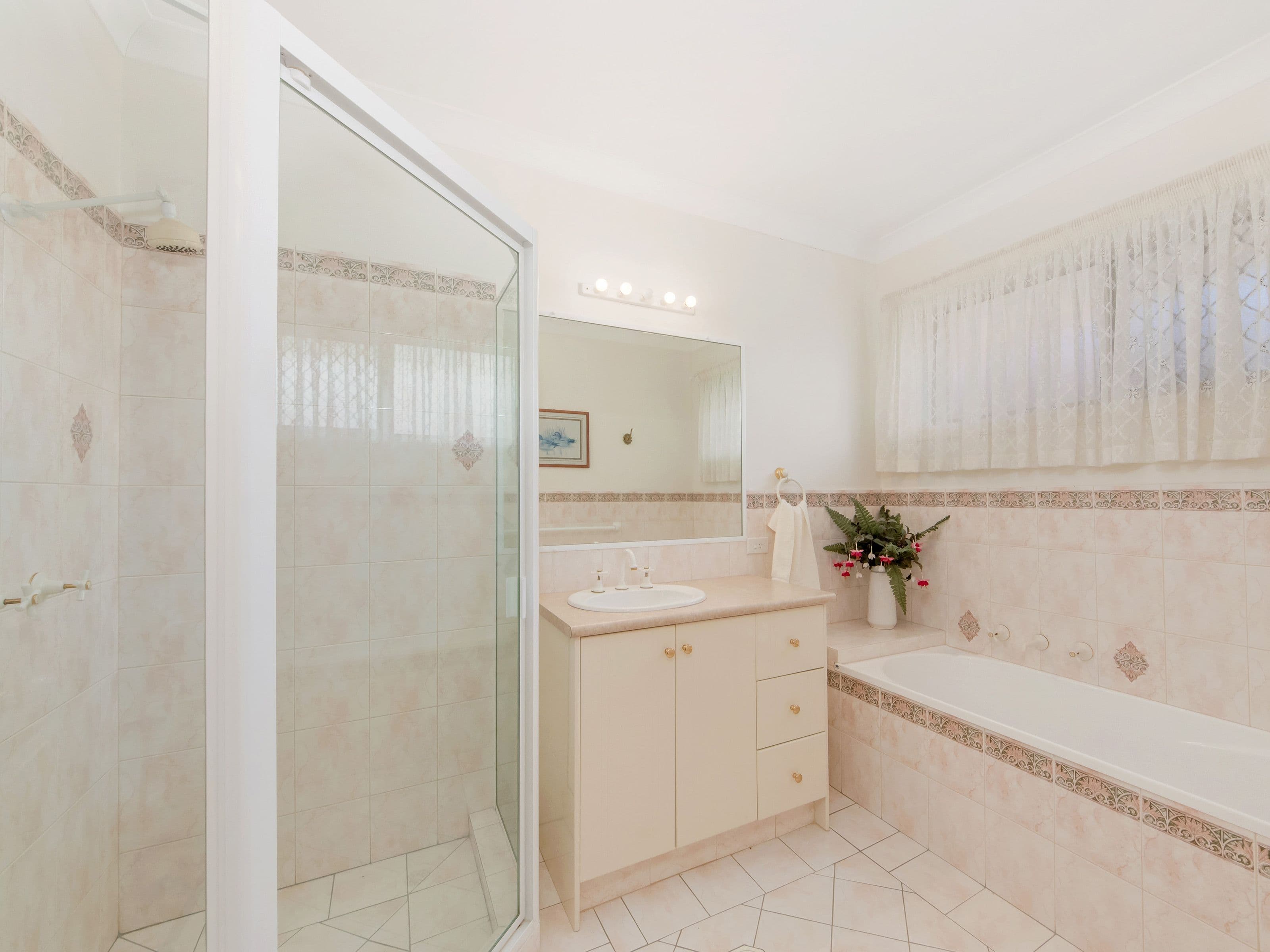 15 Nuthatch Street, Burleigh Waters QLD 4220, Burleigh Waters - Thumbnail 4