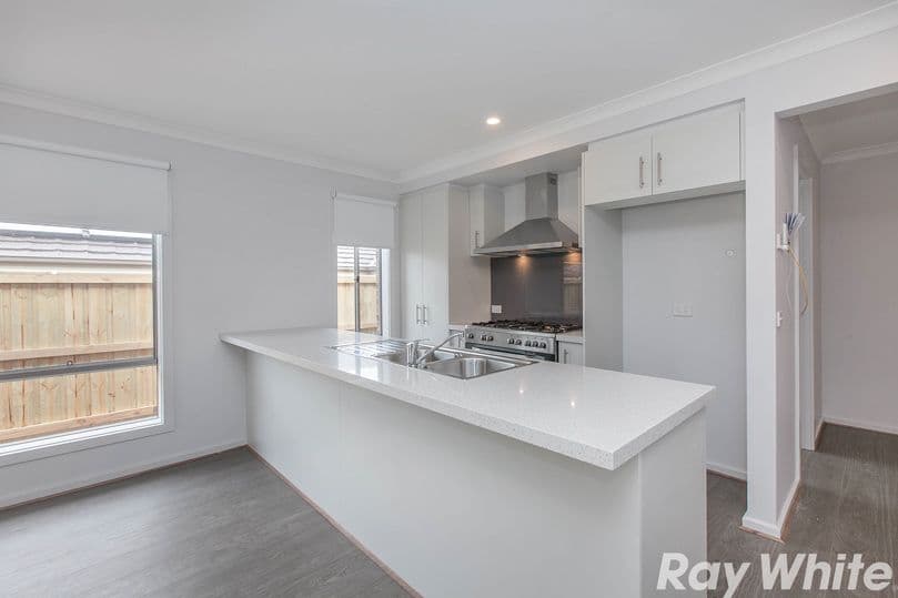 5 Scotchmer Crescent, Mernda VIC 3754, Mernda - Thumbnail 2