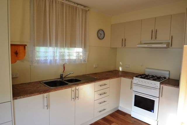 46 Sinclair Crescent, SEYMOUR VIC 3660, Seymour - Thumbnail 2