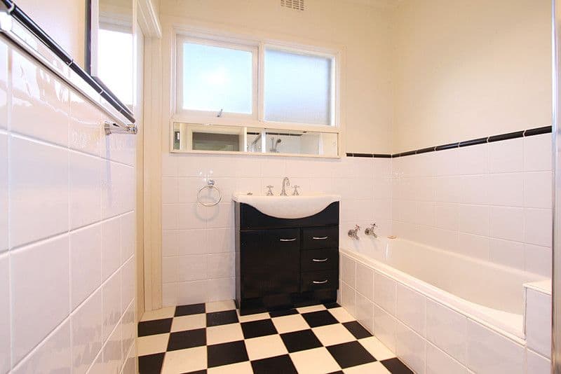 4 SilverAsh Avenue, ASHWOOD VIC 3147, Ashwood - Thumbnail 4