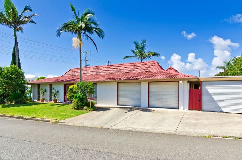 2 Coolibah Drive, PALM BEACH QLD 4221, Palm Beach - Thumbnail 2