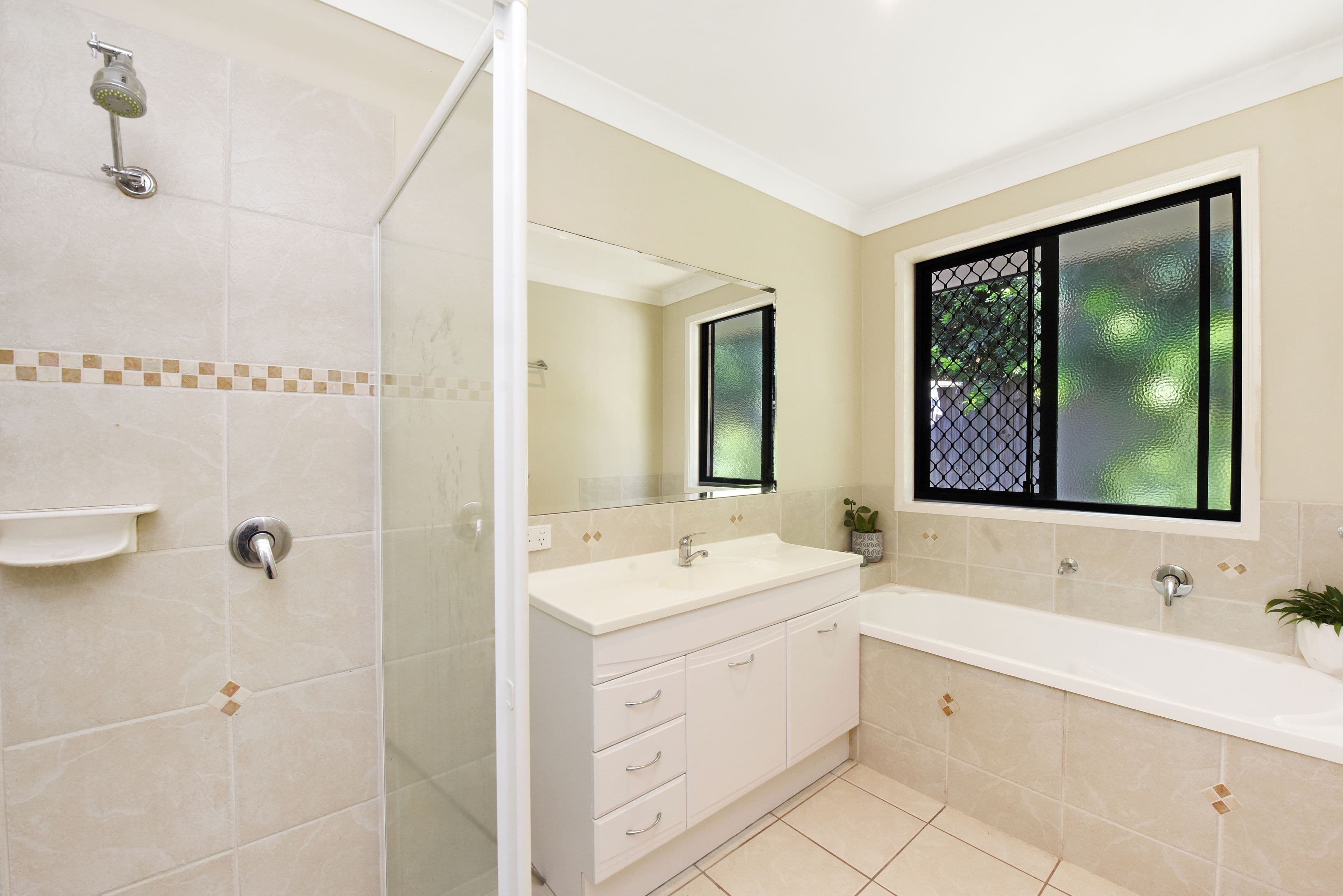 43 Bellevue Drive, Little Mountain QLD 4551, Little Mountain - Thumbnail 4