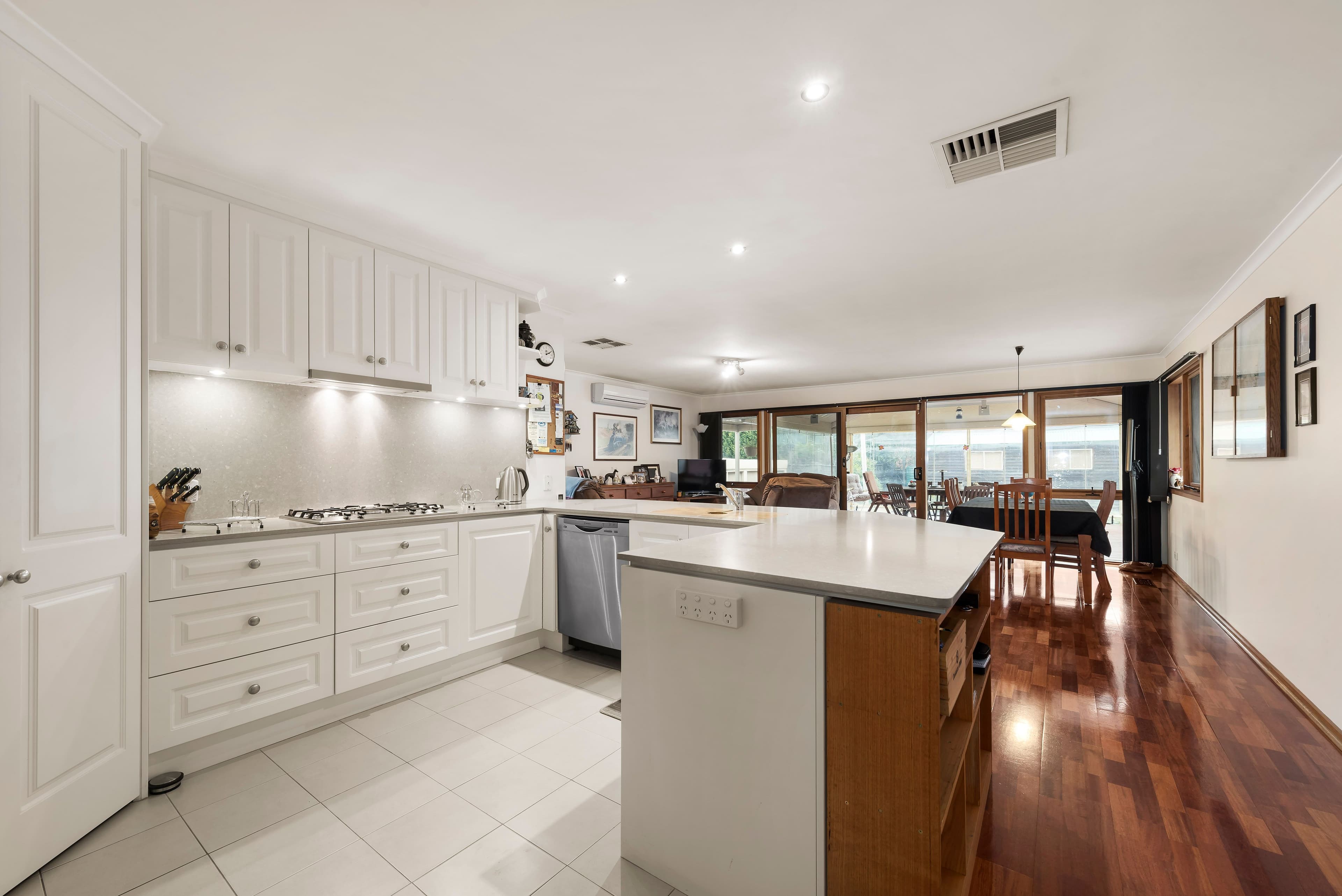 13 Dandelion Drive, Rowville VIC 3178, Rowville - Thumbnail 2