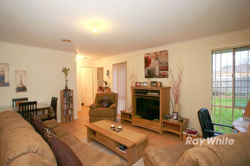 15 Michaelia Close, CRANBOURNE VIC 3977, Cranbourne West - Thumbnail 2