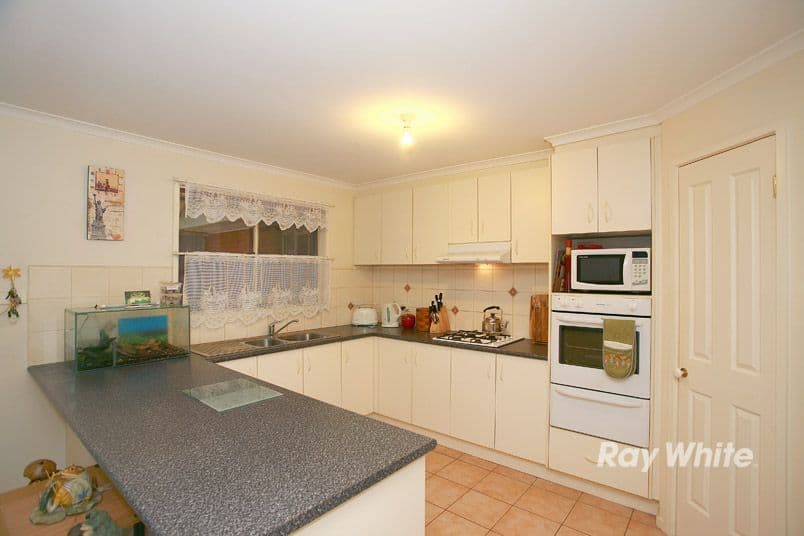 15 Michaelia Close, CRANBOURNE VIC 3977, Cranbourne West - Thumbnail 3