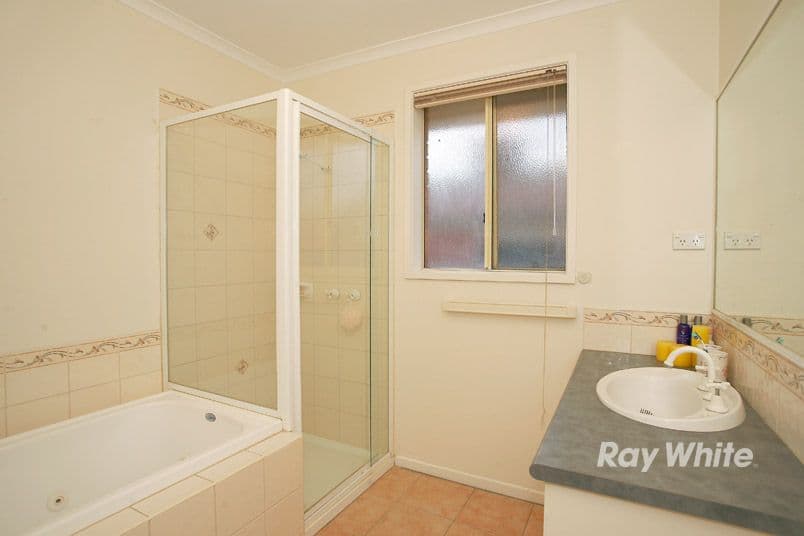 15 Michaelia Close, CRANBOURNE VIC 3977, Cranbourne West - Thumbnail 5