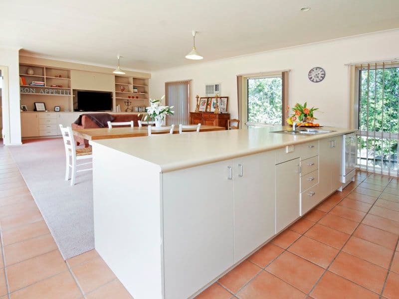 21 James Cook Drive, WANDANA HEIGHTS VIC 3216, Wandana Heights - Thumbnail 4