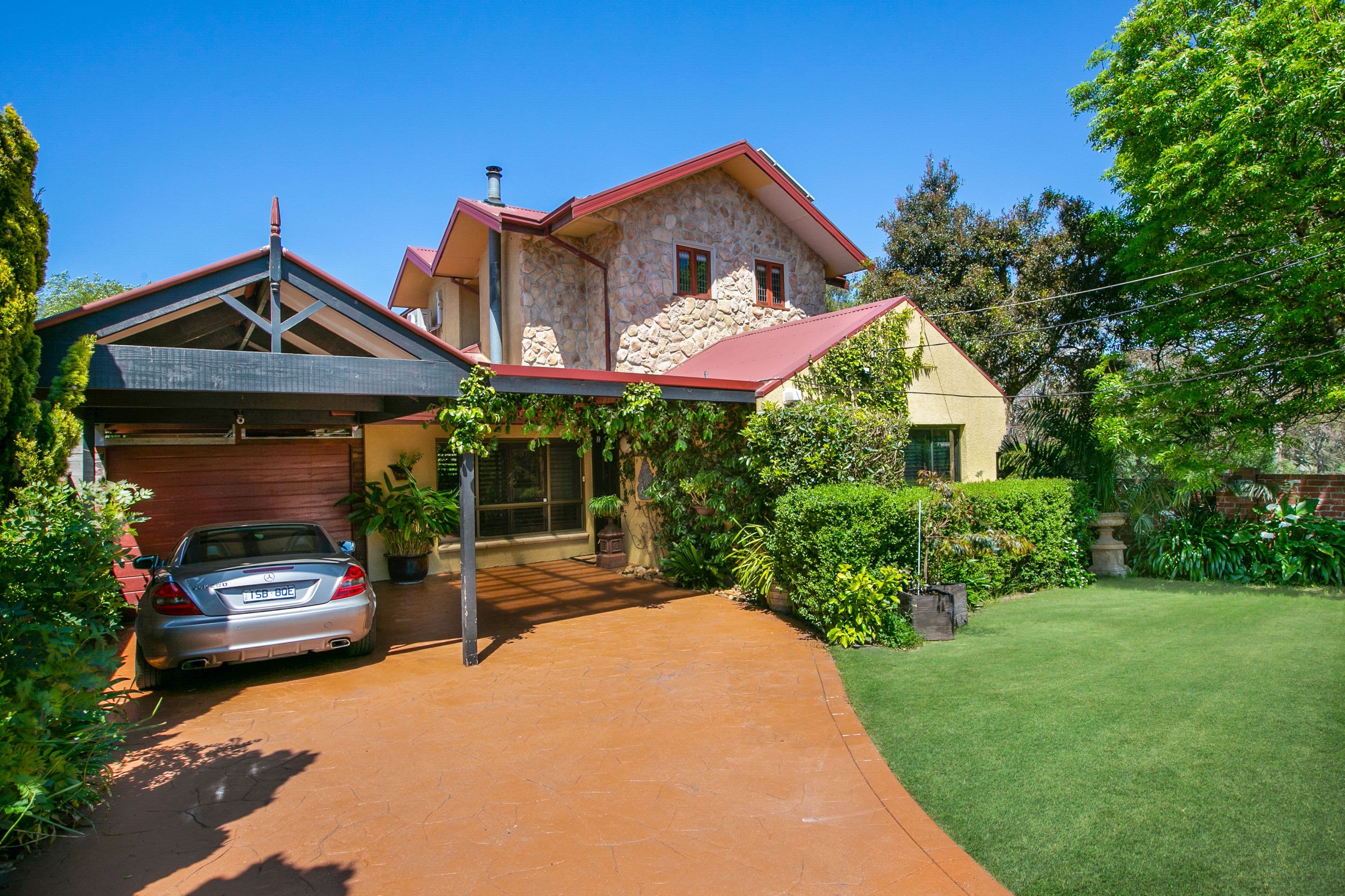 115 Barry Street, Reservoir VIC 3073, Reservoir - Thumbnail 2