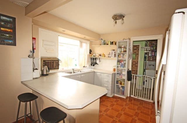 225 Harrow Road, GLENFIELD NSW 2167, Glenfield - Thumbnail 3