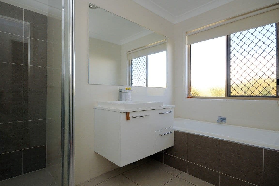 11 Ace Drive, GLENVALE PARK QLD 4350, Glenvale Park - Thumbnail 7