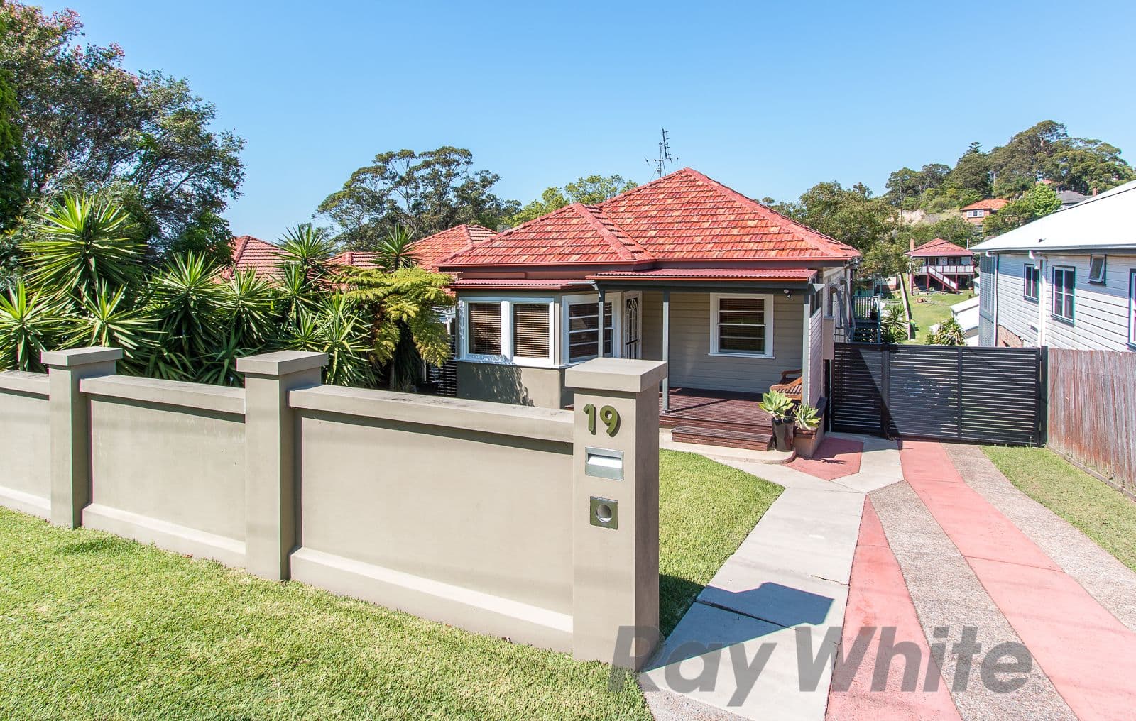 19 Highfields Parade, Highfields - Image 1